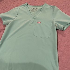 FIGS scrub set